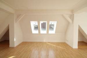 Bezugsfrei nahe FU Berlin: helle 2-Zimmer-Dachgeschosswohnung am Breitenbachplatz – Die vollständige Adresse der Immobilie erhältst du vom Anbieter., 12163 Steglitz, Berlin – Vorschaubild 4