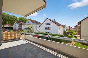 Sonnige 4 Zimmer-Wohnung mit drei Balkonen und viel Raum zur individuellen Gestaltung – Die vollständige Adresse der Immobilie erhältst du vom Anbieter., 76229 Grötzingen, Karlsruhe – Vorschaubild 3