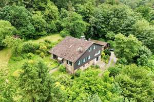 Das ganz große Glück im Grünen! Freistehendes, vielseitiges Zuhause mit Garagenhaus in Fischlaken