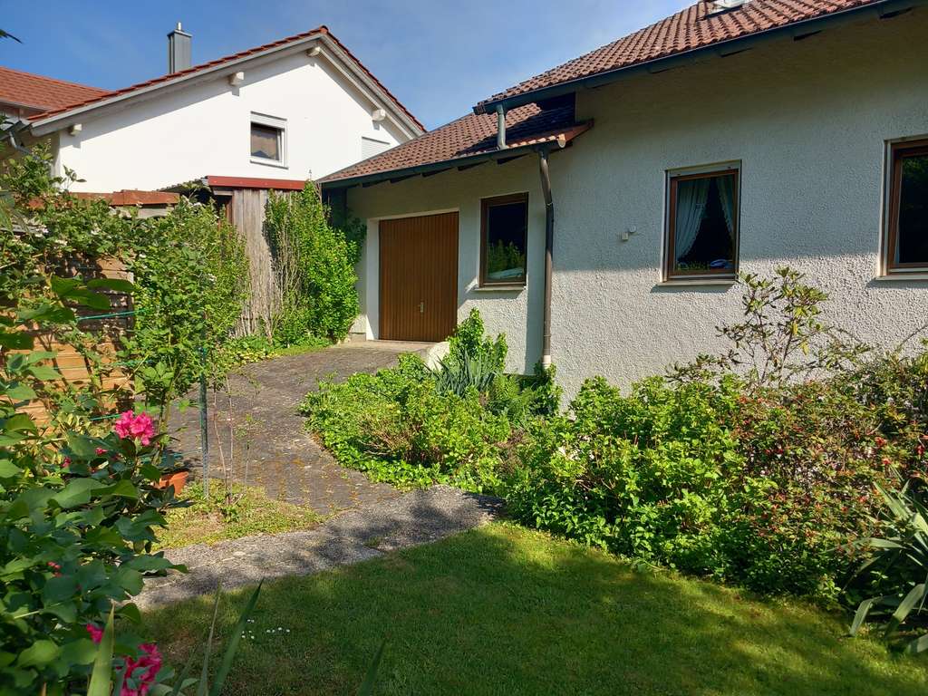 Immobilie in Wartenberg - Großzügiges 10-Zimmer Haus in Wartenberg mit Doppelgarage und Carport - Bild 1