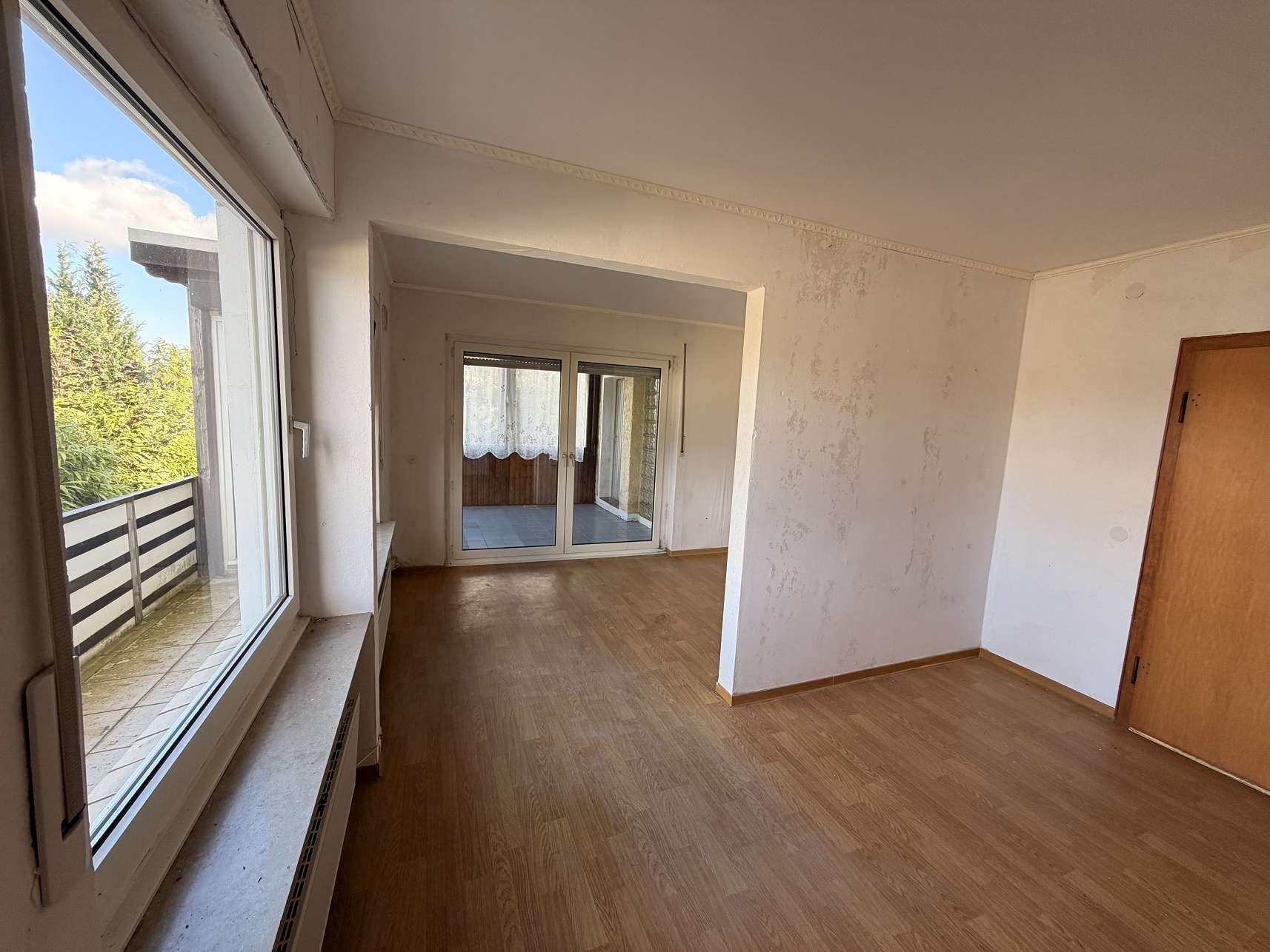 Immobilie in Vlotho - Großzügiges Zweifamilienhaus mit Potenzial in ruhiger Lage - Bild 1