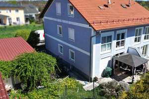 | Lebensräume! | 

Gepflegte Doppelhaushälfte mit Garten, Garage und Ausbaureserve – Die vollständige Adresse der Immobilie erhältst du vom Anbieter., 93142 Maxhütte-Haidhof – Vorschaubild 3