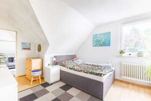 Helle 3-Zimmer-Dachgeschosswohnung (Zweifamilienhaus) in Uni-Nähe – ideal für Singles, Paare oder WG – Die vollständige Adresse der Immobilie erhältst du vom Anbieter., 34127 Nord (Holland), Kassel – Vorschaubild 2