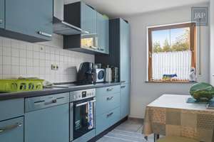 Gepflegte Erdgeschosswohnung mit Terrasse, Einbauküche & Carport-Stellplatz – Die vollständige Adresse der Immobilie erhältst du vom Anbieter., 86169 Firnhaberau, Augsburg – Vorschaubild 2