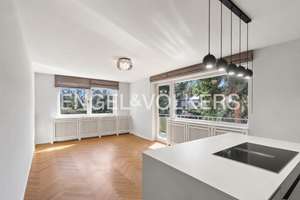 Stilvoll modernisierte 2-Zimmer-Wohnung mit Südwest-Balkon & Garage nahe dem  Mexikoplatz – Die vollständige Adresse der Immobilie erhältst du vom Anbieter., 14163 Zehlendorf, Berlin – Vorschaubild 2
