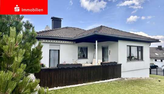 Bild von Großzügiges Fertighaus mit separater Wohnung und Doppelgarage in ruhiger Wohnlage.