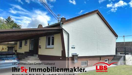 Bild von Charmantes Einfamilienhaus mit Einliegerwohnung, großem Garten und Garage