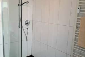 Großzügige 3,5 Zimmer Wohnung (96 m²) mit Wohnküche, überdachter Terrasse & separatem Eingang – Die vollständige Adresse der Immobilie erhältst du vom Anbieter., 73262 Reichenbach an der Fils – Vorschaubild 3