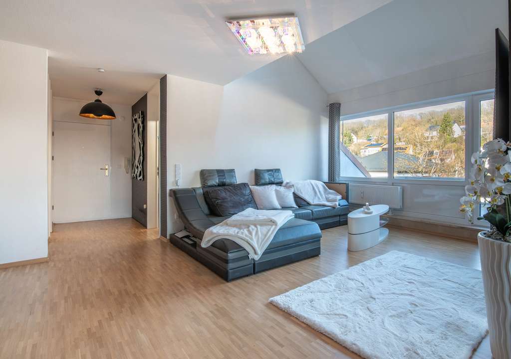 Immobilie in Dittelbrunn - Schöne 4- Zi. Eigentumswohnung mit ca. 105m² in Dittelbrunn zvk. - Bild 0