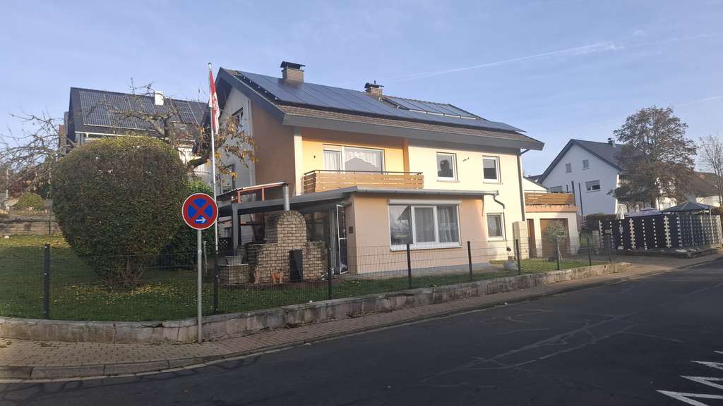 Immobilie in Höpfingen - Großzügiges Haus mit Einliegerwohnung und Pool - Bild 0