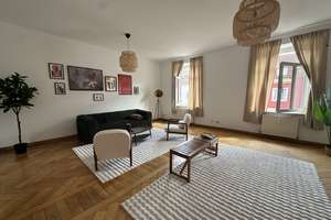 Au - Kolumbusplatz - schöne, helle, großzügige 2 Zimmer Altbau -Balkon, Parkett. EBK. 1. August 26