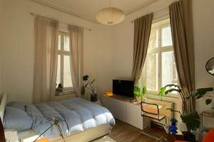 Jungbusch: Großzügige Altbauwohnung mit Dielen und Stuckelementen
