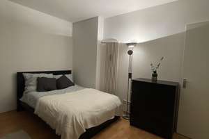 Geschmackvolle und geräumige Wohnung mit einem Zimmer sowie Balkon und EBK in Berlin – Ebertystraße 32, 10249 Friedrichshain, Berlin – Vorschaubild 1