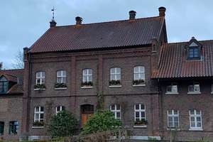 Attraktives und saniertes 8-Zimmer-Reihenhaus zur Miete in Grevenbroich, Grevenbroich-Gubisrath – Gubisrath 4, 41516 Grevenbroich – Vorschaubild 3