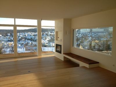 Exklusives Anwesen im Bauhausstil in exponierter Halbhöhenlage mit Garten