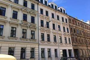 ++Kapitalanlage++ sanierte und vermietete 2 Zimmer-Altbauwohnung im 2. OG mit Garage