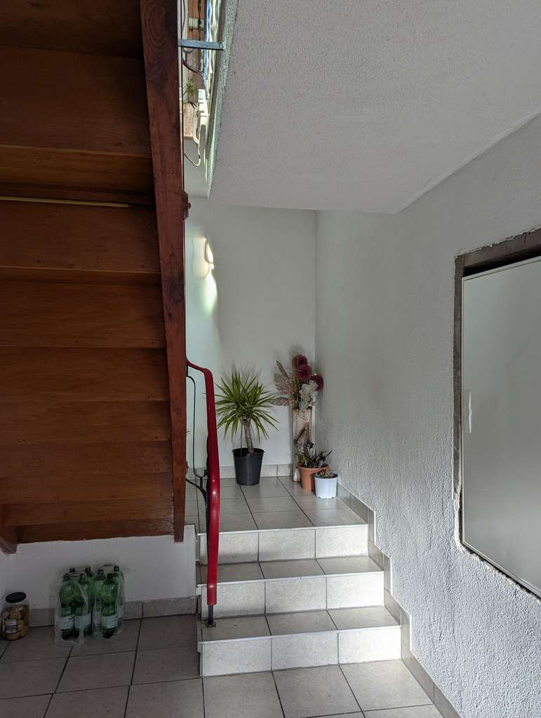 Immobilie in Idar-Oberstein - Zwei Wohneinheiten. Drei Garagen. Eine Aussicht, die bleibt. - Bild 3