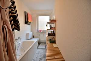 große 1 Zimmer Wohnung, Küche und Bad mit Fenster – Schmausengartenstr. 12, 90409 Maxfeld, Nürnberg – Vorschaubild 3