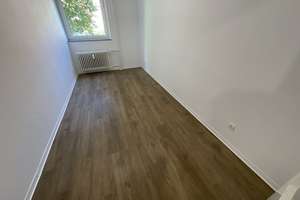 Frisch renovierte 2,5 Zimmer-Wohnung mit Balkon und Tageslichtbad mit Wanne – 23554 Sankt Lorenz Nord, Lübeck – Vorschaubild 21