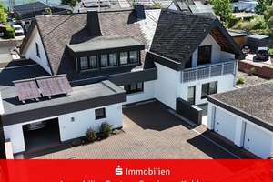 Exklusives Zweifamilienhaus - Wohnen mit Stil und Großzügigkeit in begehrter Lage!