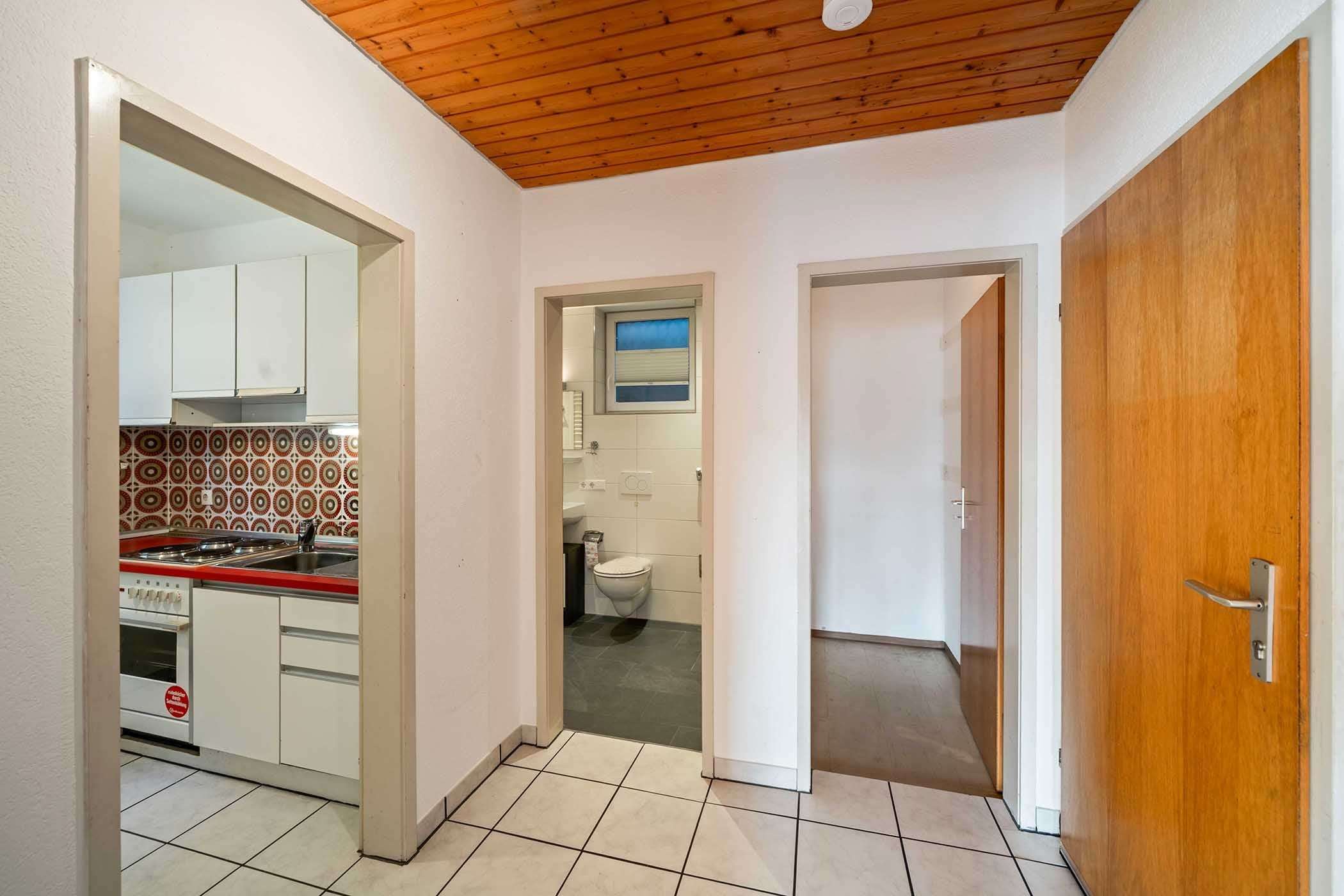 Immobilie in Lenzkirch - Großzügige 1-Zimmer-Wohnung mit Südbalkon und Aussichtslage - Bild 3