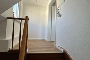 Frisch sanierte 4,5 - Zimmer Maisonette Wohnung in 2-Familienhaus in zentraler Lage mit EBK – 55246 Mainz-Kostheim, Wiesbaden – Vorschaubild 18