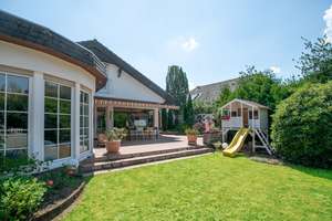 Großzügiges Grundstück, eigener Pool, ruhige Lage – Haus mit Potenzial – Die vollständige Adresse der Immobilie erhältst du vom Anbieter., 63322 Rödermark – Vorschaubild 15