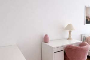 Elegante, lichtdurchflutete 3-Zimmer-Wohnung mit Balkon im Herzogpark, hochwertig teilmöbliert  – Pienzenauerstraße 30A, 81925 Herzogpark, München – Vorschaubild 8