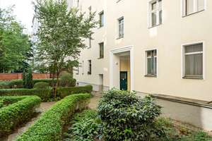 Bezugsfreie Altbauwohnung, zwischen den lebendigen Kiezen Sprengelkiez und Gerichtstraße. – Triftstraße 7, 13353 Wedding, Berlin – Vorschaubild 2