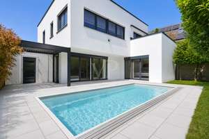 Mehrgenerationen-Villa mit Pool, Penthouse und außergewöhnlichem Wohnkomfort – Die vollständige Adresse der Immobilie erhältst du vom Anbieter., 81825 Gartenstadt Trudering, München – Vorschaubild 22