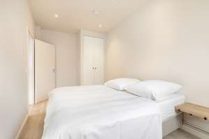 Nahe Rosa-Luxemburg-Platz: 2,5 Zimmer DG-Wohnung (4. OG), West-Terrasse, Einbauküche, Wannenbad – Schönhauser Allee 186, 10119 Prenzlauer Berg, Berlin – Vorschaubild 18