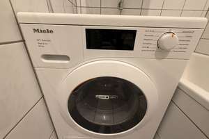 Möbliert auf Zeit: 2-Zimmer-Altbau Altstadt, ruhige Seitenstraße, 5 Min zum Rhein – 40213 Altstadt, Düsseldorf – Vorschaubild 3