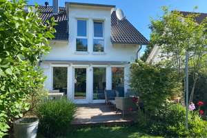 Modernes familienfreundliches Haus in ruhiger Waldrandlage in Leinfelden (Oberaichen) – Die vollständige Adresse der Immobilie erhältst du vom Anbieter., 70771 Leinfelden-Echterdingen – Vorschaubild 2