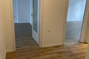 Innenstadt Ost am Westfalenpark: 3,5-Zi.-Wohnung mit Südwestbalkon und Küche! – 44141 Westfalendamm, Dortmund – Vorschaubild 2
