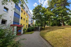 Möblierte 3 Zimmerwohnung mit Einbauküche+großer Terrasse sowie Außenstellplatz