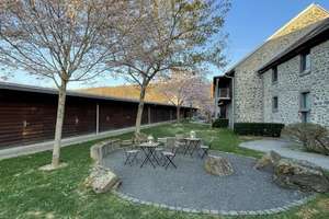 Naturnah, Stadtnah, Stilvoll. 5-Zimmer-Wohnung im "Haus-im-Haus"-Stil.