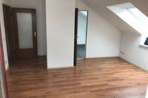 Sehr ruhige, helle 2-Zi-DG-Wohnung mit sep. Küche und Balkon in München Aubing – 81249 Aubing-Süd, München – Vorschaubild 8
