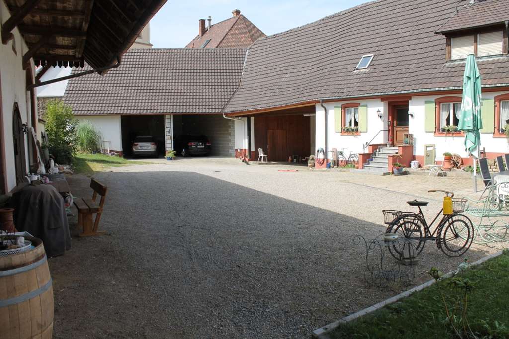 Immobilie in Ballrechten-Dottingen - Ein Objekt mit vielen Möglichkeiten! - Bild 2