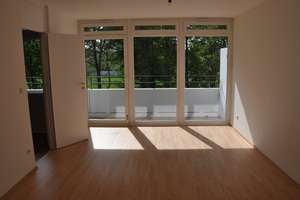 Von Privat - helle 3-Zimmer-Wohnung mit Balkon und Einbauküche, Blick ins Grüne – Preziosastraße 25, 81927 Johanneskirchen, München – Vorschaubild 3