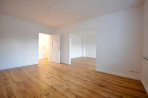 komplett sanierte Eigentumswohnung mit großem Balkon und Garage