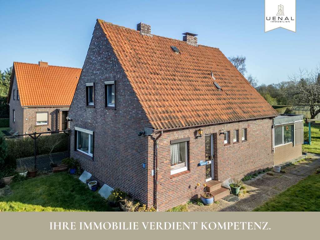 Schortens (Roffhausen): Einfamilienhaus mit Potenzial auf großem Erbpachtgrundstück!