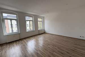 Große Drei-Raum-Wohnung mit Balkon in zentraler Lage - Zwickau  – Bahnhofstraße 60, 8056 Mitte-West, Zwickau – Vorschaubild 1