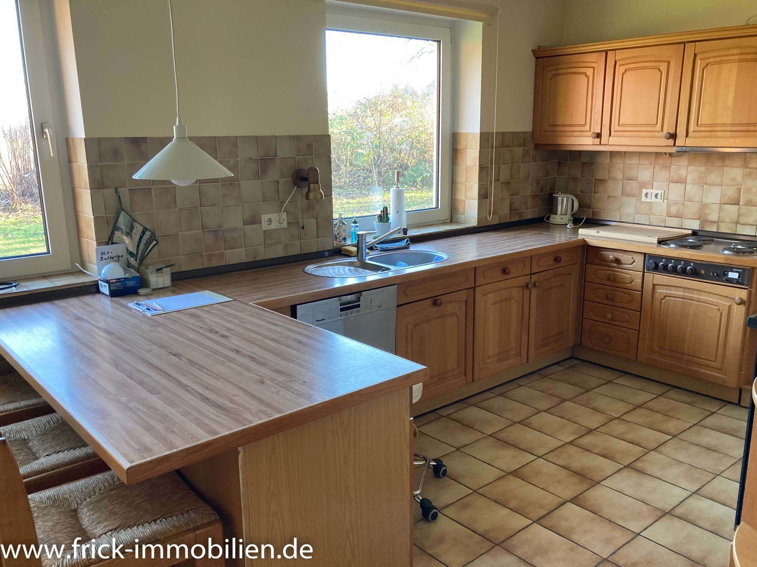 Immobilie in Göhl - Resthof mit Wohnhaus, ehem. Wirtschaftsgebäude, Doppelgarage und 0,82 ha Land - Bild 7
