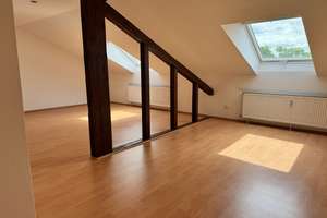 Charmante Dachgeschosswohnung in zentraler Lage von Essen-Bergerhausen! – Rellinghauser Straße 274, 45136 Bergerhausen, Essen – Vorschaubild 2
