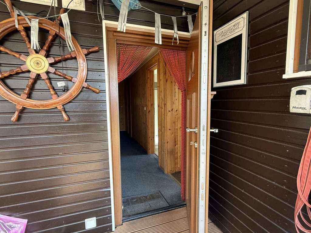 Immobilie in Waabs - Ruhige Lage nahe Ostseestrand: Saniertes Ferienhaus mit Kaminofen & großzügigen Terrassen - Bild 3