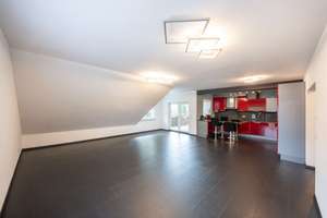 Wohnqualität, die Raum gibt – neuwertige Dachgeschosswohnung mit Traumterrasse