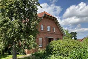 Großzügiges Wohnhaus mit Ausbaureserven in gesuchter dörflicher Lage!