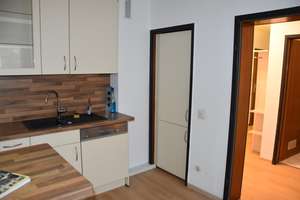 Stilvolle, modernisierte 2-Zimmer-Wohnung mit Balkon und EBK in Mainz – Laubenheimer Straße 33a, 55130 Weisenau, Mainz – Vorschaubild 2