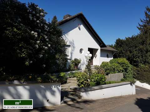 Klassisches Einfamilienhaus Mit Sonnenterrasse Und Garten In Zentraler Lage In Solingen