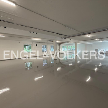 Sanierte Lager- und Büroflächen im Gewerbegebiet am Hamburger Flughafen